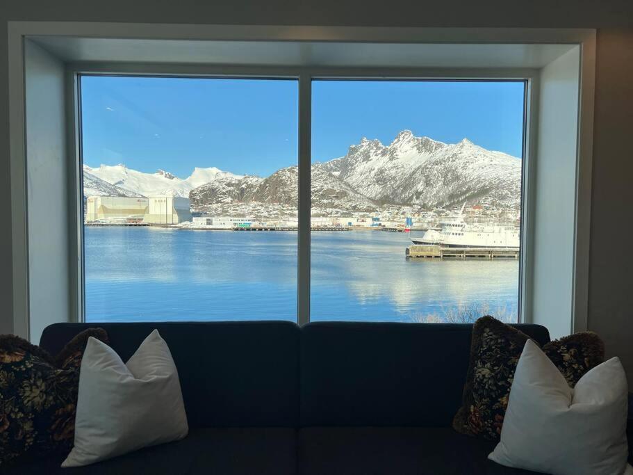 Sentrumsnaer Leilighet Med Utsikt Svolvær Exterior foto